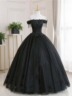 Long Sweet 16 Dresses, Lace Long Prom Dress, Prom Dress Black, Black Ball Gown, Lace Ball Gowns, Lace Bridesmaids, Dark Wedding, Princess Ball Gowns, Lace Bridesmaid Dresses