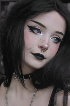 Emo Makeup Pictures, Emo Punk Makeup, Emo Inspired Makeup, Egirl Goth Make Up, Punk Rock Concert Makeup, Egirl Makeup Hooded Eyes, Hot Goth Makeup Looks, Milkgore Makeup, Easy Goth Eye Makeup