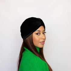 Discover our black velvet turban hat for women, an elegant and soft accessory perfect for autumn and winter. Ideal for short hair, this soft velvet turban adds a touch of sophistication to your winter wardrobe.  This model is also available in other colors in the Autumn/Winter Turbans section: https://www.etsy.com/fr/shop/MaisonBelema?ref=seller-platform-mcnav&section_id=24747351 To see all our creations, visit: https://www.etsy.com/fr/shop/MaisonBelema?ref=seller-platform-mcnav PRODUCT DETAILS Turban For Women, Velvet Turban, Soft Winter, Turban Hat, Turbans, Elegant Accessories, Winter Hat, Soft Velvet, Fall And Winter