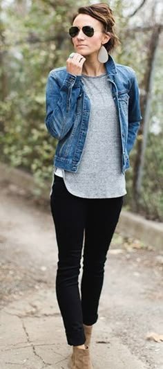 Woman’s Winter Work Outfits, Womens Casual Comfy Outfits, 2023 Outfits Trends Winter, Denim Outfit Inspiration, Easy Spring Style, Black Leggings And Jean Jacket Outfit, Casual Work Outfits Fall Jeans, Womens Denim Jacket Outfit, Casual Winter Outfits For Women Jeans