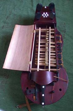 an old musical instrument is sitting on the floor