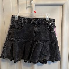 Nwt Waist 14 Length 15 Y2k Style Black Denim Skirt, Black Pleated Mini Denim Skirt, Black Pleated Denim Skirt For Summer, Black Denim Skirts, Gold Mini Skirt, Low Rise Baggy Jeans, White Pleated Skirt, Purple Coat, Beige Skirt