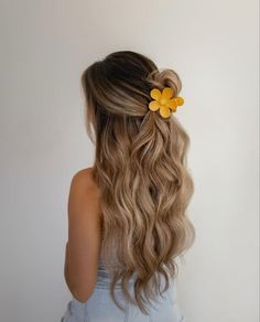 Preppy Hairstyles, Clip Hairstyles, Summer Hairstyles For Medium Hair, Easy Summer Hairstyles, Holiday Hairstyles, Easy Hairstyles For Long Hair, Beach Hair, Aesthetic Hair, Claw Clip