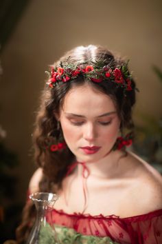 Christmas/ winter headband in red tones. With poppy flowers and red berries... The flower headband is made of artificial and preserved materials and other arranging material. When stored in dry and dark place, our products last 10-15 years. We can also make you other matching accessories. Please message me for more information. :) Photo: Michaela durisova photography, second photographer: Barborka Model: Veronika/ Mix model management ------------------------------------------------------------- Christmas Headpiece, Vintage Headpiece, Flower Christmas, Winter Headband, Mixed Models, Winter Headbands, Christmas Headband, Poppy Flowers, Turban Headbands