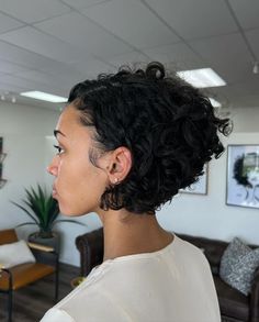 LEX🌱| CLE CURLY STYLIST on Instagram: "she said cut IT AWWWFFFF!! This cut suits her sooo well😮‍💨😍  #thecurlboss #curlyhaircuts #clevelandcurlycut #explore #clevelandhairstylist #clevelandcurlspecialist #fresalonandextensions" 3b Short Haircut, Inverted Curly Bob Hairstyles, Ear Length Curly Hair, 4c Pixie Cut, Tapered Curly Hair, Bob On Curly Hair, Long Curly Pixie Haircut, Pixie Bob Curly, Curly Cut Short