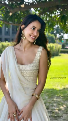 Chaandbaali Earrings, Corset Fashion Outfits, Indian Outfits Lehenga, Traditional Indian Dress, Indian Dresses Traditional, Traditional Indian Outfits, Disha Patani