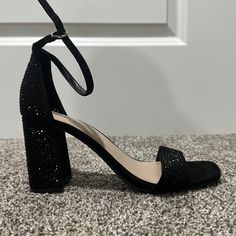 Never Worn Heels For Prom Dress, Classy Prom Shoes, Year 12 Formal Shoes, Black Wedding Heels Brides, Black Glittery Heels, Prom Hills, Heels Prom Black, Prom Heels Black, Black Prom Heels