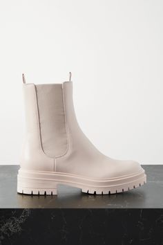 Gianvito Rossi's Chelsea boots are about as classic as they come. Made in the brand's Italian studio from smooth beige leather, they have elasticated side tabs and rubber lug soles. Wear yours with printed dresses, slip skirts and jeans alike. Chic Work Outfit, Chelsea Boots Outfit, Beige Outfit, White Boots, Footwear Design Women