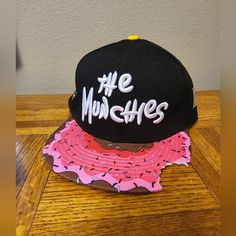 Brand New Cayler & Sons The Simpsons The Munchies Bill Has A Bite Taken Out Of It. Mmmmmm Donuts Fitted Hats Men, Lids Hat, Best Winter Hats, Gucci Bucket Hat, The Munchies, Custom Fitted Hats, Cap Ideas, Hats Snapback, Vintage Florida