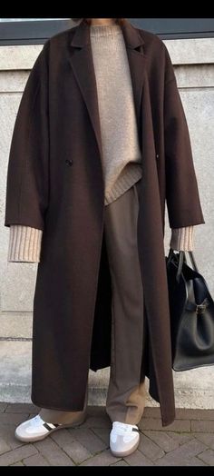 Estilo Hijab, Look Adidas, Outfit Autumn, Mode Casual, Fall 24, Brown Coat, Autumn Outfits, Winter Fits, 가을 패션