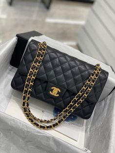 ?? SIZE:25cm Chanel Bags, Womens Purses, Coco Chanel, Sling Bag, Chanel Bag, Fashion Statement, Luxury Bags, Fashion Bags, Paper Bag