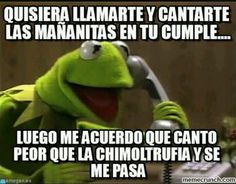 kermie the frog talking on cell phone with caption in spanish