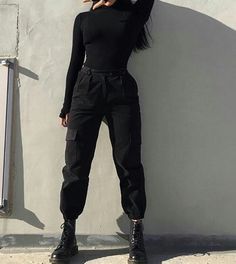 Army Boots Outfit, Combat Boots Outfit For Women, Cute All Black Outfits, Black Cargo Pants Outfit, Juliette Ferrars, Combat Boot Outfits, Combat Boot Outfit, Cargo Outfit, Shatter Me