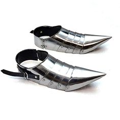 Plate Armor Knight, Shoes Medieval, Silver Clothing, Armor Shoes, Plate Armor, Pointy Boots, Knight Armor, Shield Design