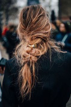 Nothing says perfectly undone more than the timless messy braid. Date Night Hair, Chunky Braids, Mermaid Braid, Messy Braids, Short Hairdos, Olivia Palermo, Hair Envy, Gigi Hadid, Great Hair