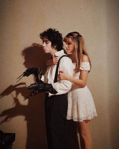 Unique Halloween Costumes For Couples, Movie Couples Costumes, Scary Couples Costumes, Unique Couples Costumes, Halloween Couples Costumes, Edward Scissor, Scissor Hands, Costumes For Couples