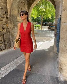 How to Get French Summer Style in 8 Pieces | Who What Wear UK French Summer Style, Surfergirl Style, 00s Mode, Parisian Outfits, Parisian Summer, Uk Summer, French Summer