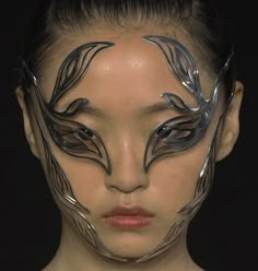 xu jing for iris van herpen fw19 Face Jewellery, Iris Van Herpen, Ex Machina, Retro Futurism, Polynesian Tattoo, Wearable Art, Miu Miu