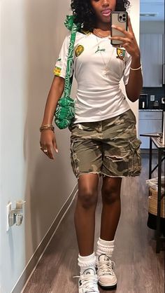 Street Fashion Black Women, Jort Outfits, Summer Streetwear Outfits, Dad Style, Homecoming Week, Mode Zara, Neue Outfits, Tomboy Style Outfits