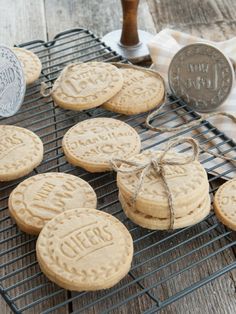 some cookies are on a cooling rack