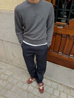 @robertosanchezzc fit Layers Outfits Winter, Striped Pants Outfit, Mens Layering, Winter Layering Outfits, Grey Pants Outfit, Grey Knitwear, Mens Fashion Essentials, Smart Casual Menswear, Winter Pants Outfit