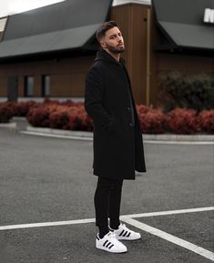 Black Overcoat Men Outfit Street Styles, New York Fall Outfit Men, Japan Fall Outfit Men, Japan Winter Outfits Men, Overcoat Men Outfit Street Styles, Mens Fall Street Style, Winter Outfits Men Streetwear, European Fashion Winter