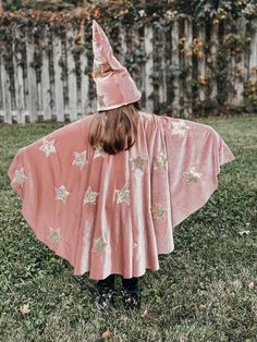 Kids Outfit Ideas, Outfit Ideas Halloween, Dino Rawr, Wizard Cape, Diy Kostüm, Kids Dress Up, Creation Couture, Pink Halloween, Ideas Halloween