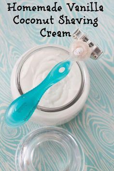 Vanilla Coconut Homemade Shaving Cream. Skip using shaving cream that dries your skin out! this Homemade Shaving Cream is SUPER easy to make! Diy Makeup Stand, Coconut Diy, Homemade Shaving Cream, Coconut Oil Face Mask, Coconut Oil Beauty, Diy Coconut Oil, Homemade Body Butter, Coconut Shavings, Coconut Oil Uses