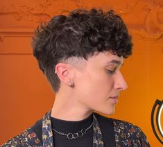 Masculine Short Curly Hair, Curly Queer Haircut, Short Curly Masc Hair, Butch Hair, Non Binary Hair, Long Curly Hair Men, V Hair, Androgynous Hair, Men Haircut Curly Hair