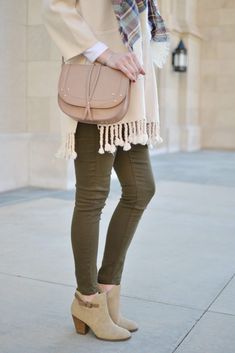 Autumn Fashion Curvy, High Boots Outfit, How To Wear Scarves, Modern Women