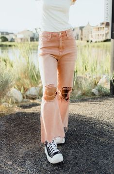 Cute Church Outfits With Jeans Casual, Aesthetic Clothes For Women, Cute Colored Jeans, Jean Outfits Summer, Trendy Clothes For Women Casual, Slay Fits, Cute Womens Clothes, Usa Clothes, Cute Colorful Outfits Summer