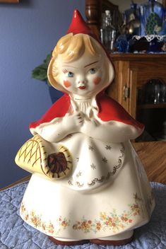 Collectible Cookie Jars, Cookie Jars Vintage, Mid Century Christmas, Blue Scarf, Little Red Riding Hood, 50s Fashion, Old Antiques, Red Riding Hood, Vintage Pottery