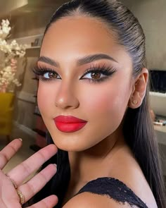 Red Lipstick Makeup Looks, Competition Makeup, Vintage Makeup Looks, Red Lips Makeup Look, Sultry Makeup, Natural Prom Makeup, Lips Photo, Red Lipstick Makeup, Chic Makeup