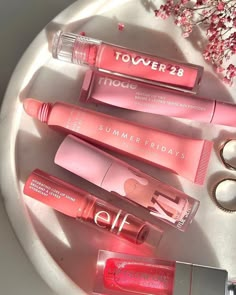 Preppy Skincare, Makeup Bag Essentials, Lip Gloss Collection, Skin Care And Makeup, Hydrating Lip Gloss, Aesthetic Skincare, Gloss Labial