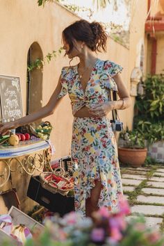 Lucia Frill Set - Palermo Bae Mood, Mood Video, Chic Shorts, Outfits Trending, Cutout Midi Dress, Stylish Shorts, Summer Bridal Showers, Shower Outfits, Sweet Top