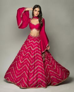 Bonita Lehenga Set Prevasu - Fabilicious Fashion Indian Wedding Dress Traditional, Orang India, Veil Long, Gold Lehenga, Rani Pink, Indian Outfits Lehenga, Lehnga Dress, Gaun Fashion, Indian Salwar Kameez