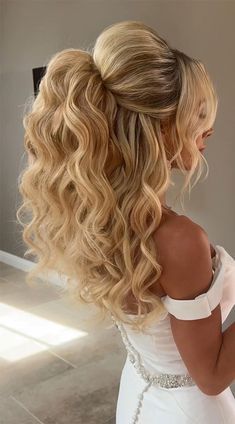 Frizura Za Vjencanje, Frizura Za Malu Maturu, Romantic Wedding Hair Wigs & Extensions, Bridal Crystal Hair Curm, Tail Hairstyle, Wedding Guest Hairstyles, Birthday Hair, Cut Her Hair, Hairdo For Long Hair