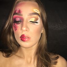 Half Angel Half Devil Makeup, Half Angel Half Demon Costume, Angel And Devil Makeup, Angel Vs Devil, Devil Makeup, Halloween Make-up Looks, Makeup Vs No Makeup