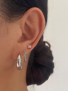 Teardrop Earrings Silver, Chunky Silver Earrings Stack, Cute Silver Earring Stacks, Ear Piercings Sliver, Two Hoops Earrings, Ear Piercings Silver Aesthetic, Two Ears Piercings, Sliver Earing Ideas