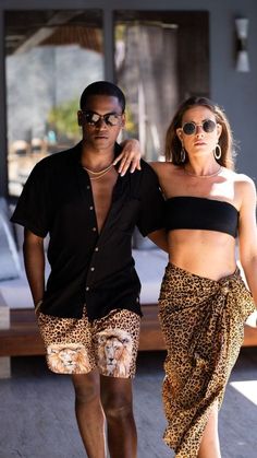 The 10 Best Matching Couples Swimsuits for Your Next Vacation - JetsetChristina Couples Coordinating Outfits, Couple Fashion Matching, Kenny Flowers, Outfits For Couples, Travel Chic