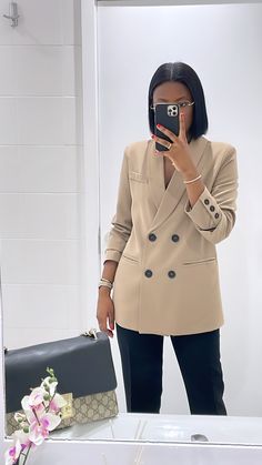 Pencil Skirt Outfits Casual, Office Wear Women Work Outfits, Cute Professional Outfits, Corporate Baddie, Fashionable Work Outfit, Chic Dress Classy, Mode Zara, Professional Outfits Women