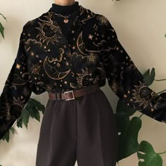 Vintage Printed Color Long Sleeve Shirt, Dark Academia Aesthetic Outfit Gender Neutral, Classy Retro Outfits For Women, Colorful Blouse Outfit, Masc Clothes Aesthetic, Vintage Tops Blouse, Dark Artsy Aesthetic Clothes, Vintage Printed Shirt, Colorful Clothing Aesthetic