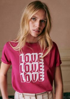 Short-sleeved organic cotton T-shirt;\"Love Love Love\" print on front;Crew neck;Length from the shoulder: 60 cm (on a size S)