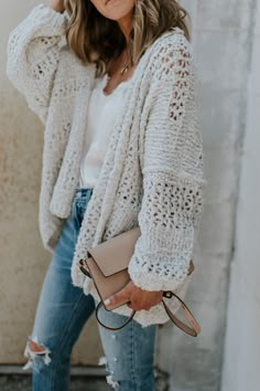 Must-Have: Cardigan for Summer to Fall | Cella Jane Oversized Knit Cardigan, Stylish Fall Outfits, Cardigan Outfit, Chunky Knit Cardigan, Spring Look, Cardigan Outfits, White Cardigan, Dakota Johnson