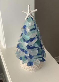 Seaglass Tree, Sea Glass Art Projects, Beach Glass Crafts, Glass Art Projects, Sea Glass Crafts, Beach Christmas, Coastal Christmas, Beach Crafts