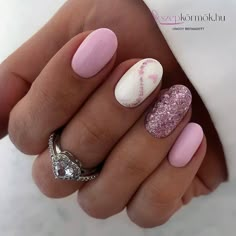 Pink Nails With Glitter, Valentine Nails Pink, Short Pink Nails, Nails With Glitter, Glitter Accent Nails, Heart Nail Designs, Pink Gel Nails