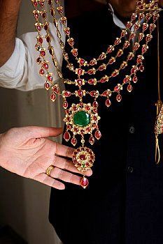 Long Pearl Necklaces, Indian Necklace, Bridal Fashion Jewelry, Ruby Emerald, Amazing Images