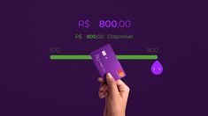 a hand holding up a purple card with the words rs 8000, disponivel on it