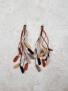 Fall in love with these stunning long Boho earth tone earrings.  These neutral dangle earrings will compliment any Autumn wardrobe perfectly and make a wonderful gift for her.   🧡 Hand knotted in 12 strands of silky soft 1mm rattail cord on stamped 925 sterling silver wires, they are lightweight and easy to wear in stunning gold, copper, silver, black and taupe.  Do you see feathers, leaves or ears of wheat?  🧡 Length:  Approx 5"/13cm 🧡 Ready to post within 2 working days.  Send direct as a g Macrame Leaf Tutorial, Macrame Leaf, Earrings Macrame, Crazy Plant Lady, Macrame Patterns Tutorials, Micro Macramé, Macrame Earrings, Fall Earrings, Macrame Ideas