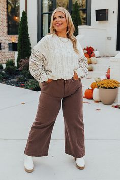 Plus Size Photo Outfits, October Fashion, Fall Style Guide, Ootd Inspo, Shop Boutique, Denim Material, Clothing Inspiration, Fashion People, Velvet Tops